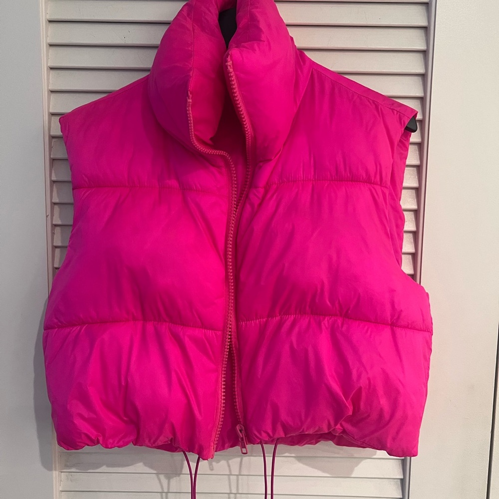 Vest  .New without tags